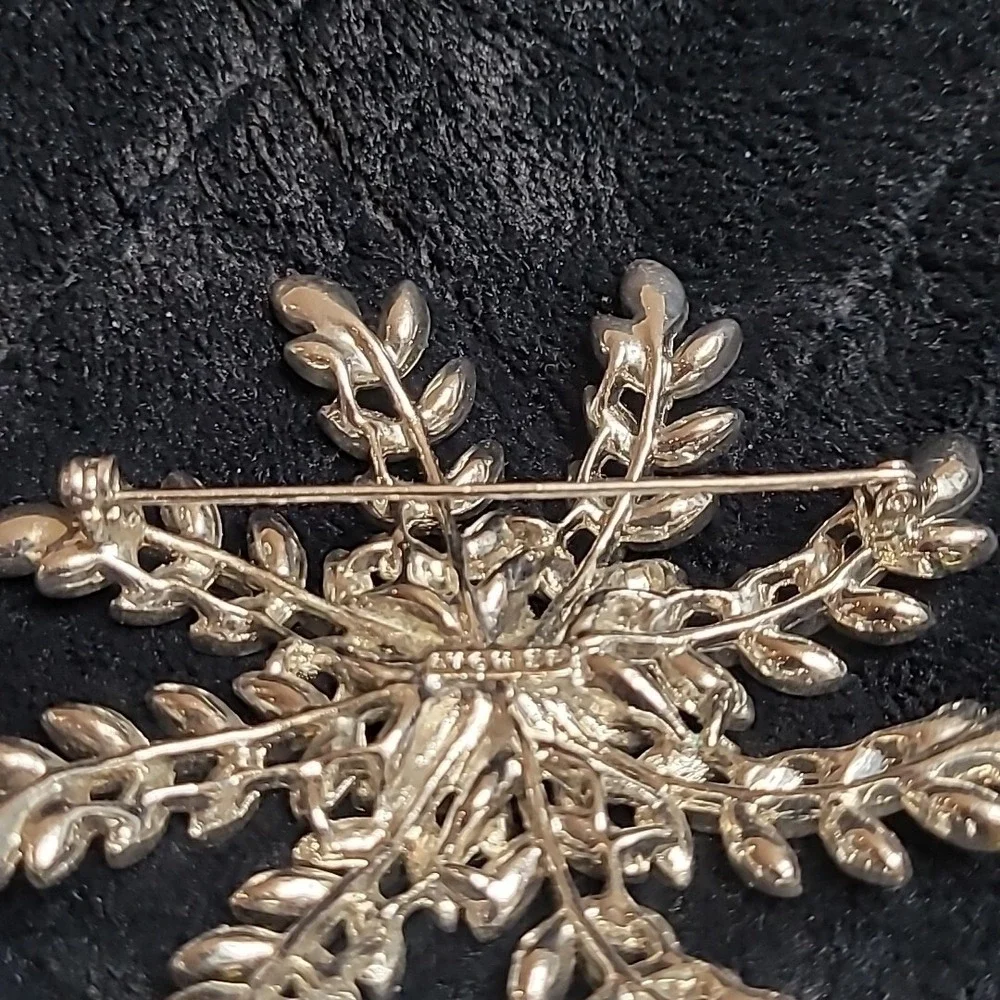 Avon Snowflake Brooch Pin Silver Plate Aurora‎ Borealis Rhinestone
